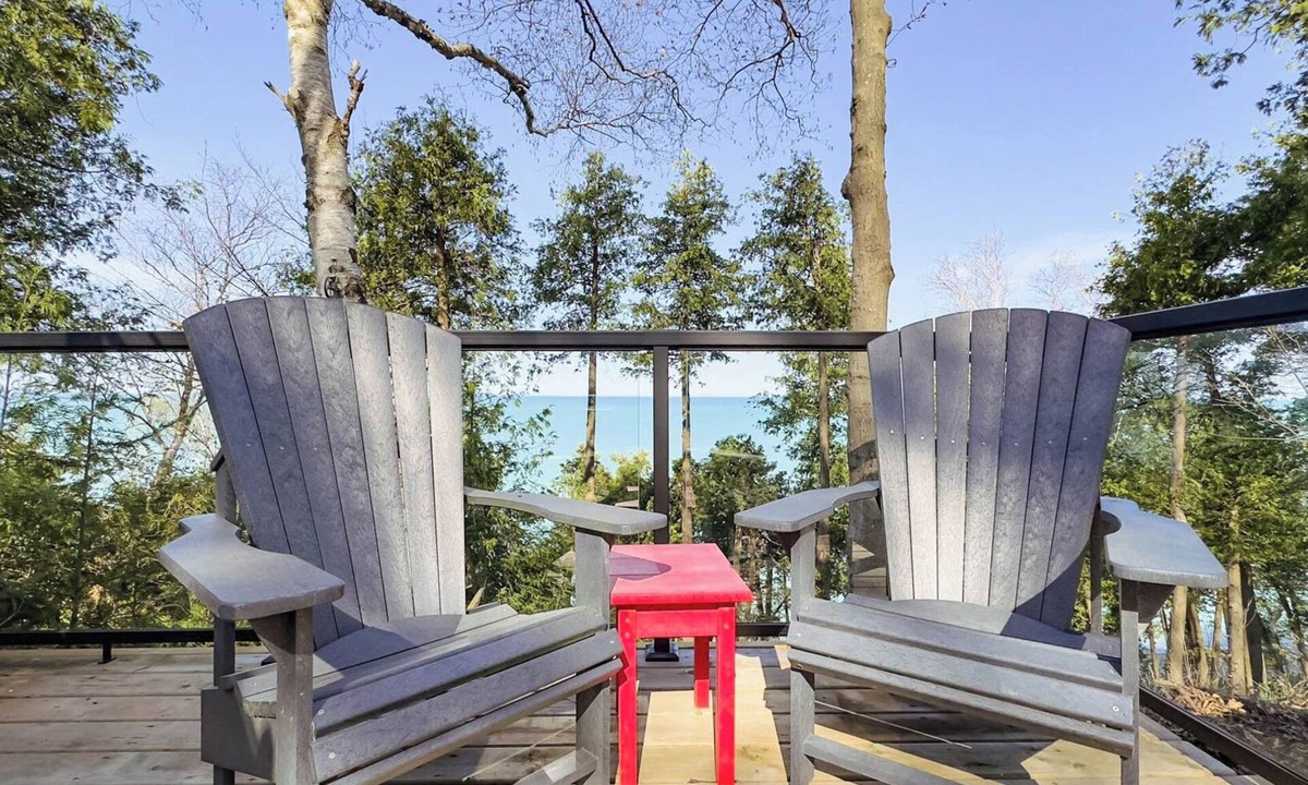 Central Huron Cottage | Summerset Cottage, Lakeview Hot Tub