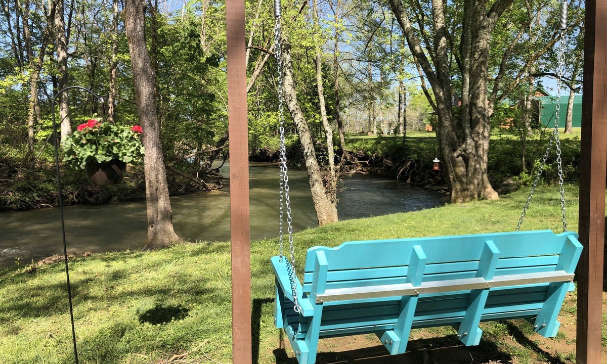 Sevierville Cottage | Summertime at Creek! Birds, ducks, close to Pigeon Forge