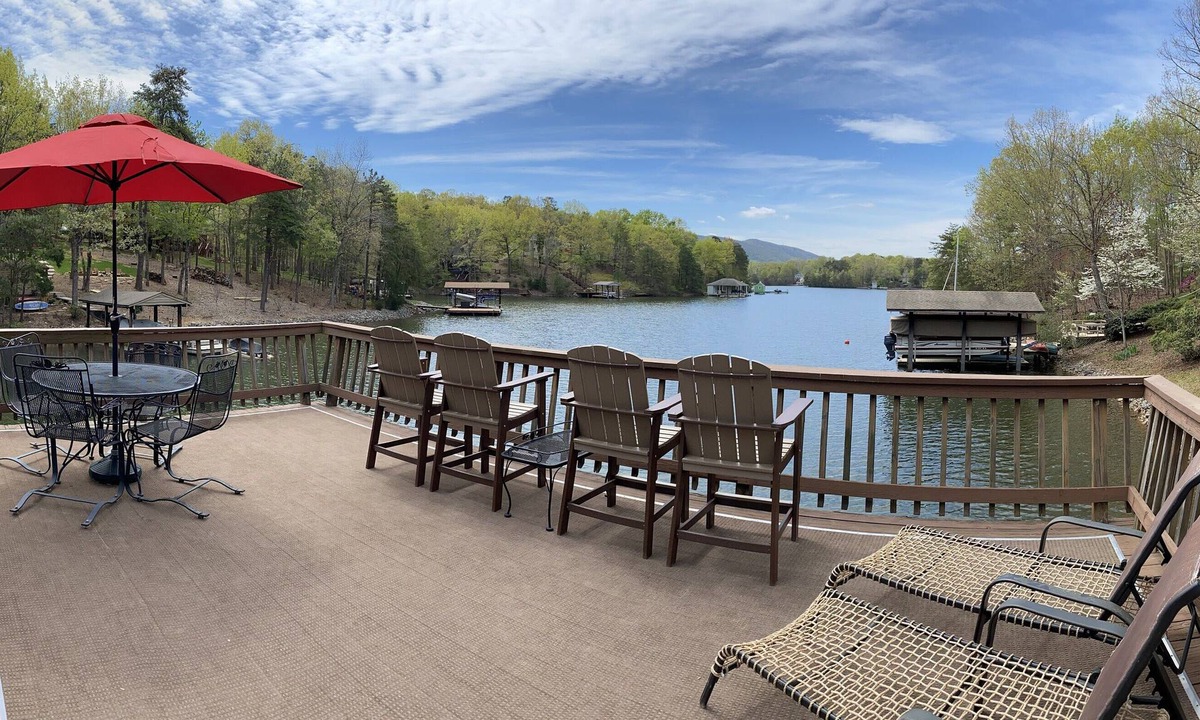 Huddleston House | ♬ Summertime ♬ Great Nights Still Available - Book Your Summer Stay Today!