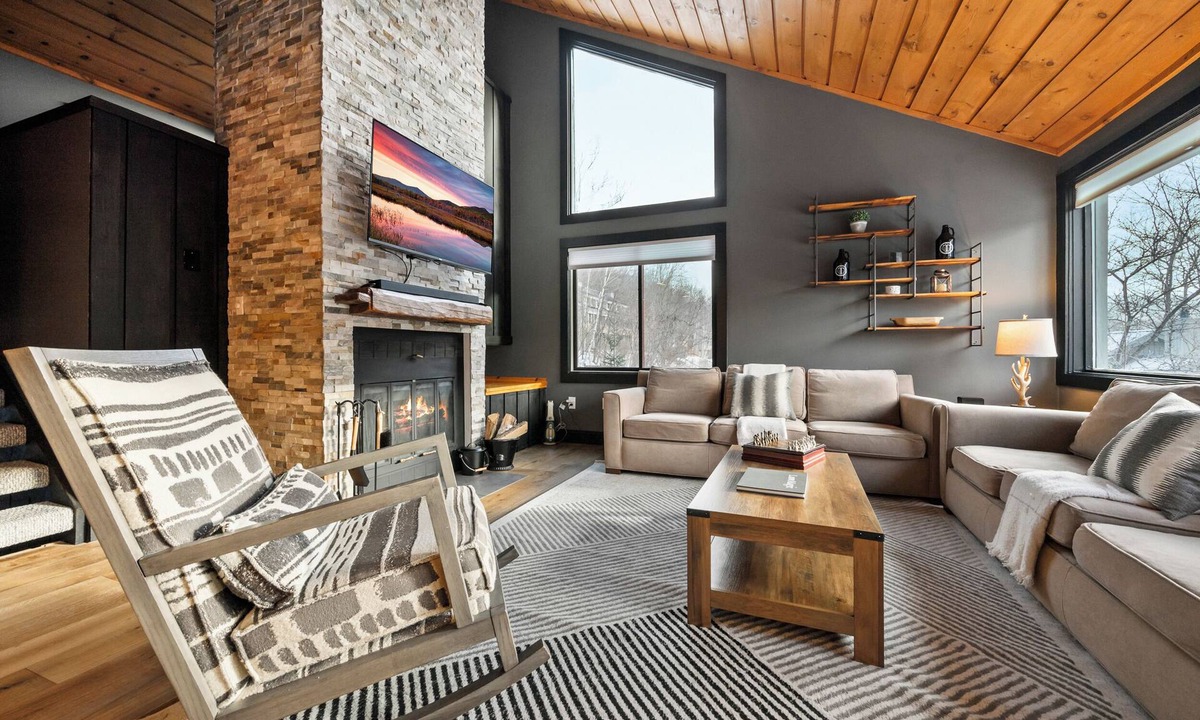 Lincoln House | Summit 71 - Pools, Hot Tubs, Shuttle, Loon & Downtown