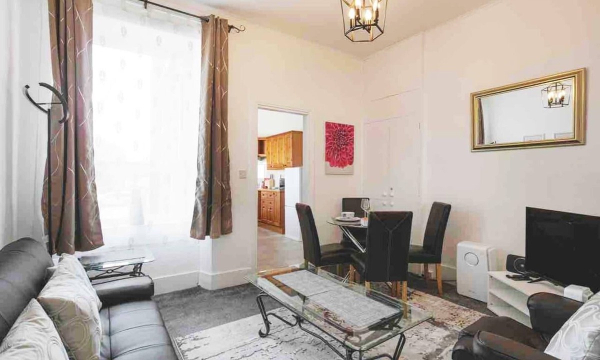 Aberdeen West End Apartment | Summit West End Elegant 1 Bed Flat Free Parking