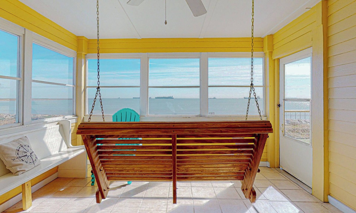 Galveston House | Sun and Moon-Beachfront home 3 bedroom, 3 bath, sleeps 8