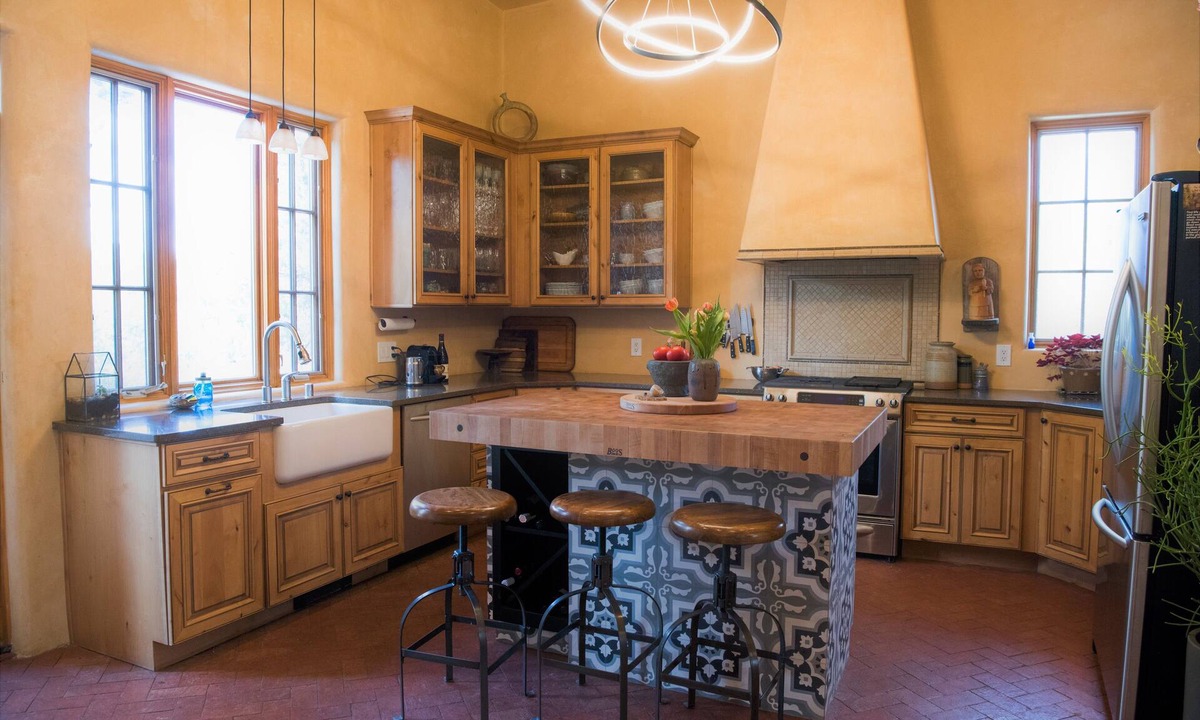 Northeast Santa Fe House | Sun and Ski! Beautiful Downtown Home on 1.5 Acres! Perfect for ski and summer!