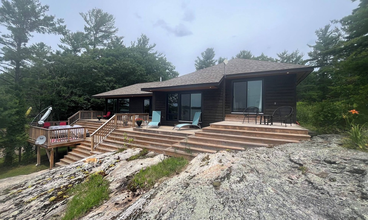 Broadbent House | Sunset Heights: Modern Rustic Oasis on Georgian Bay