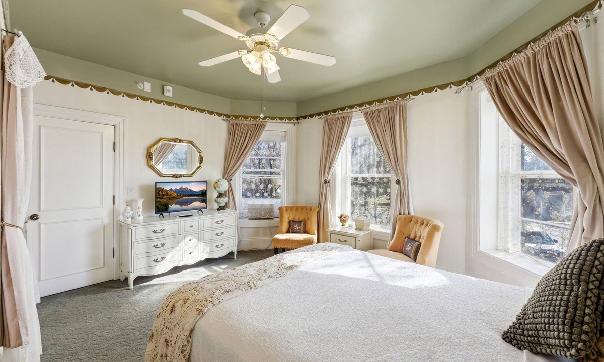 Heber Bed & Breakfast | Sun-filled 1-br in Boutique B&B (queen bed + jet spa)