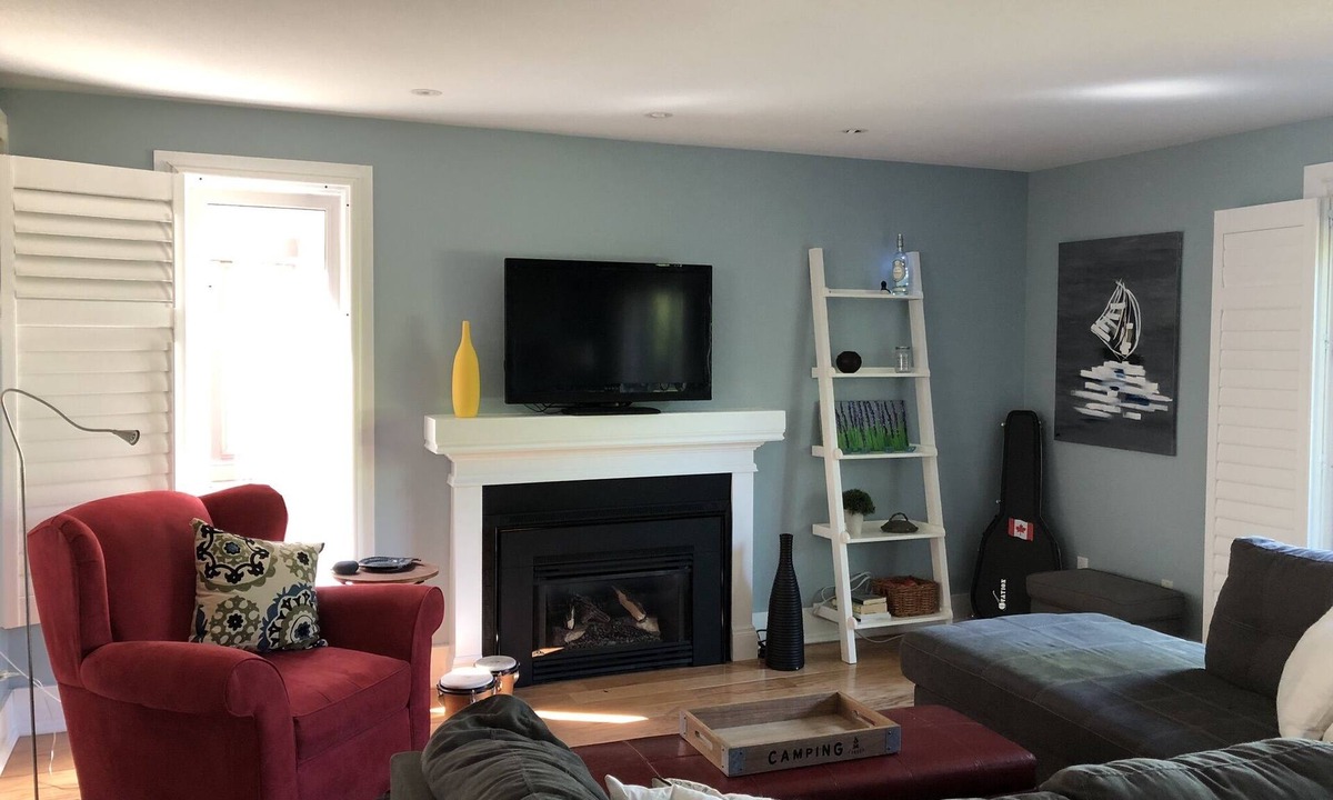 Collingwood Ski Chalet | Sun Filled Chalet backing onto the Golf Course