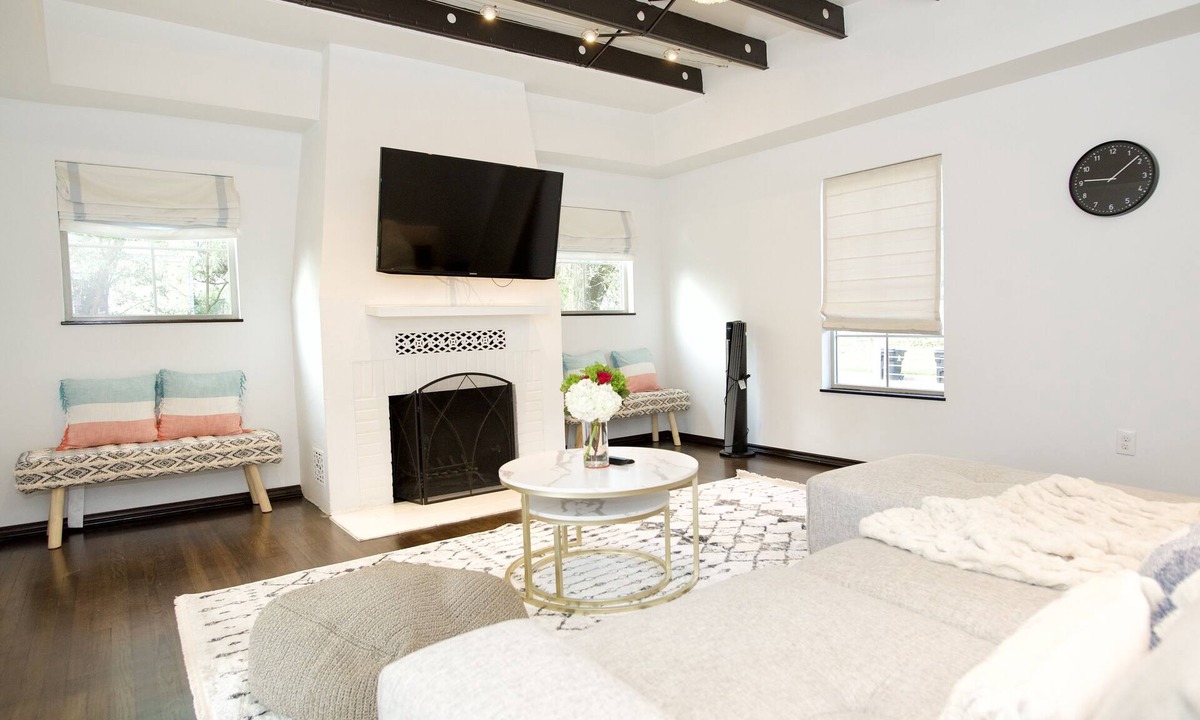 Riverside Terrace House | Sun-Filled Home Away from Home