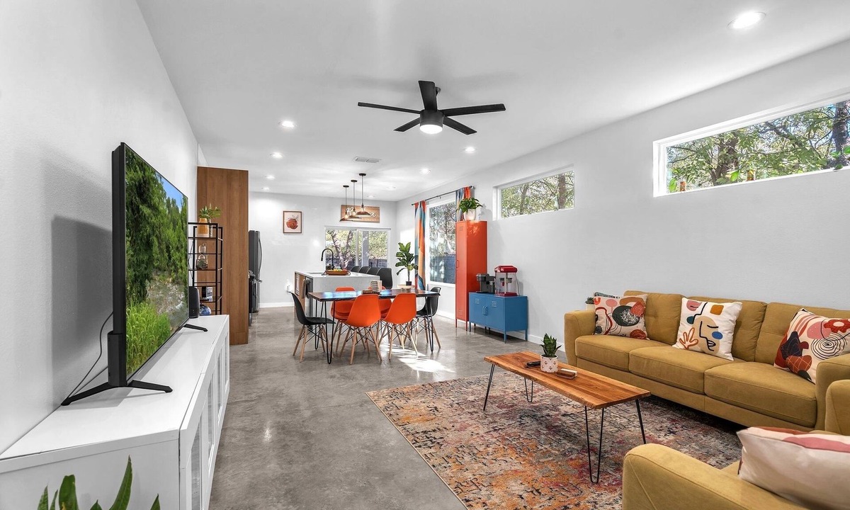 Pecan Valley House | Sun-Filled Modern Oasis - 5 Min to DT