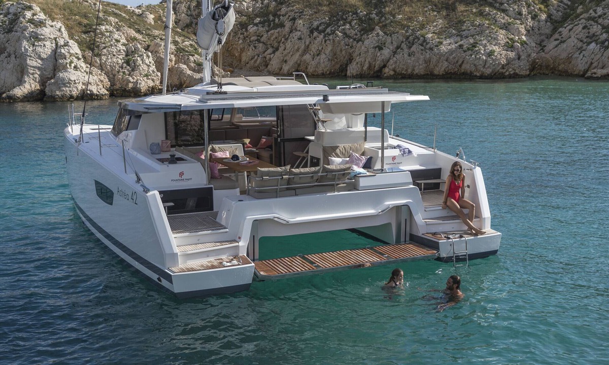 Les Riaux Boat Rental | Sun-Kissed Sailing Adventure to Viejo Puerto