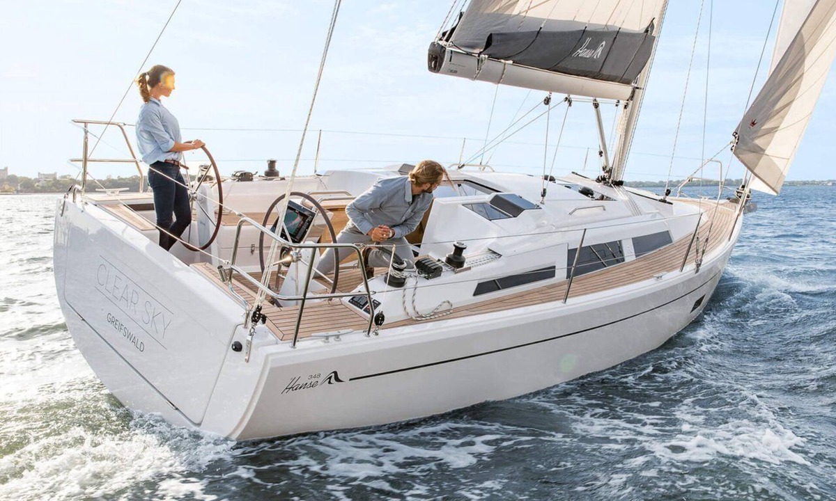7th Arrondissement Boat Rental | Sun-Kissed Sailing Adventure to Viejo Puerto
