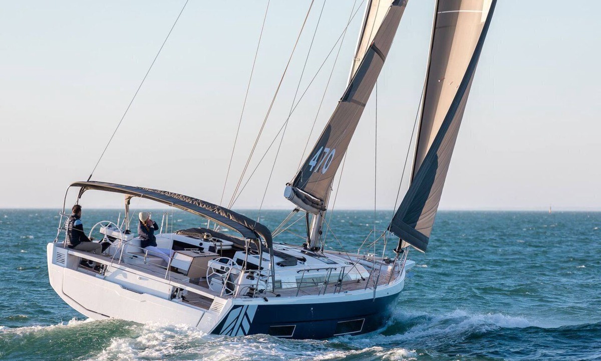 Les Riaux Boat Rental | Sun-Kissed Sailing Adventure to Viejo Puerto