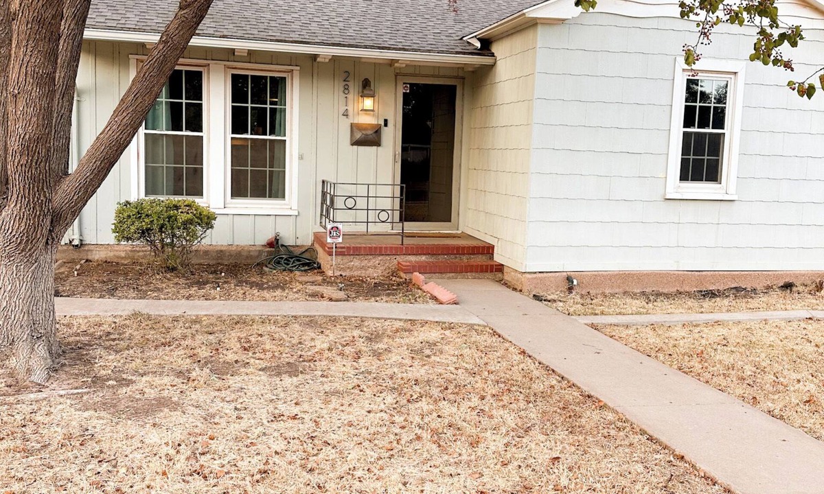 Tech Terrace House | Sun's Up, Gun's Up 2 bedroom Cottage in Lubbock TX in Tech Terrace