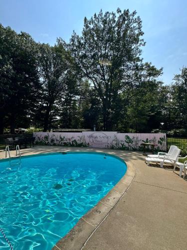 Port Austin Hotel | Sun & Sand Resort