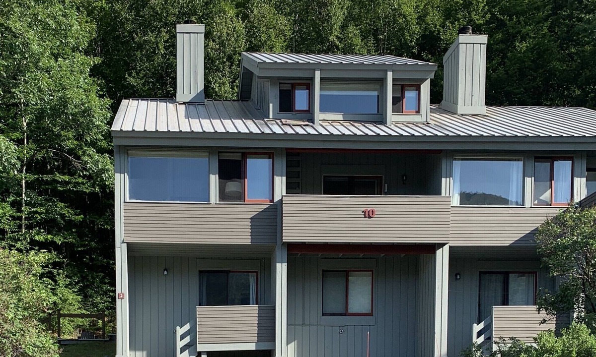 Lincoln House | Sun Soaked Mountain Views, Pool & Spa