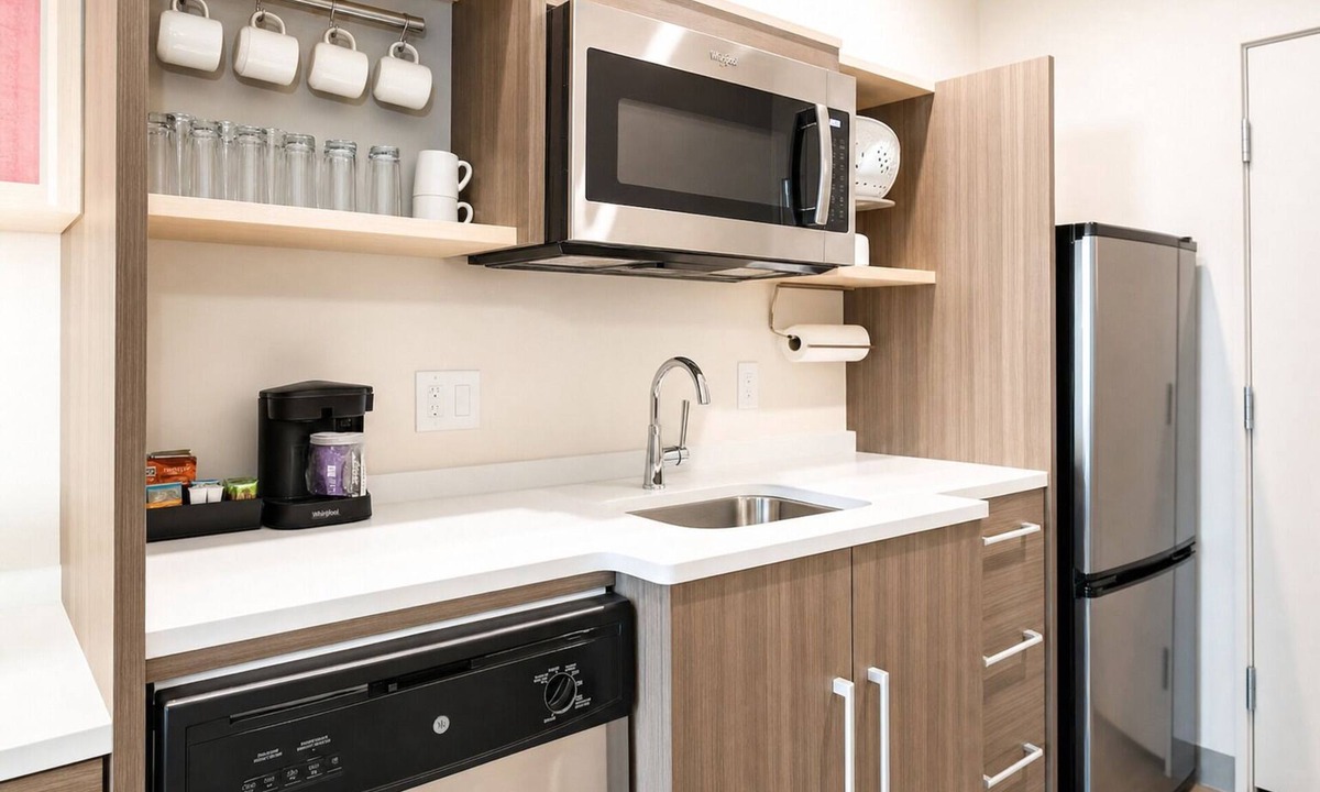 Roswell Hotel | Sun-soaked Stay: 3 Family-friendly Units w/Kitchenette and FREE Breakfast.