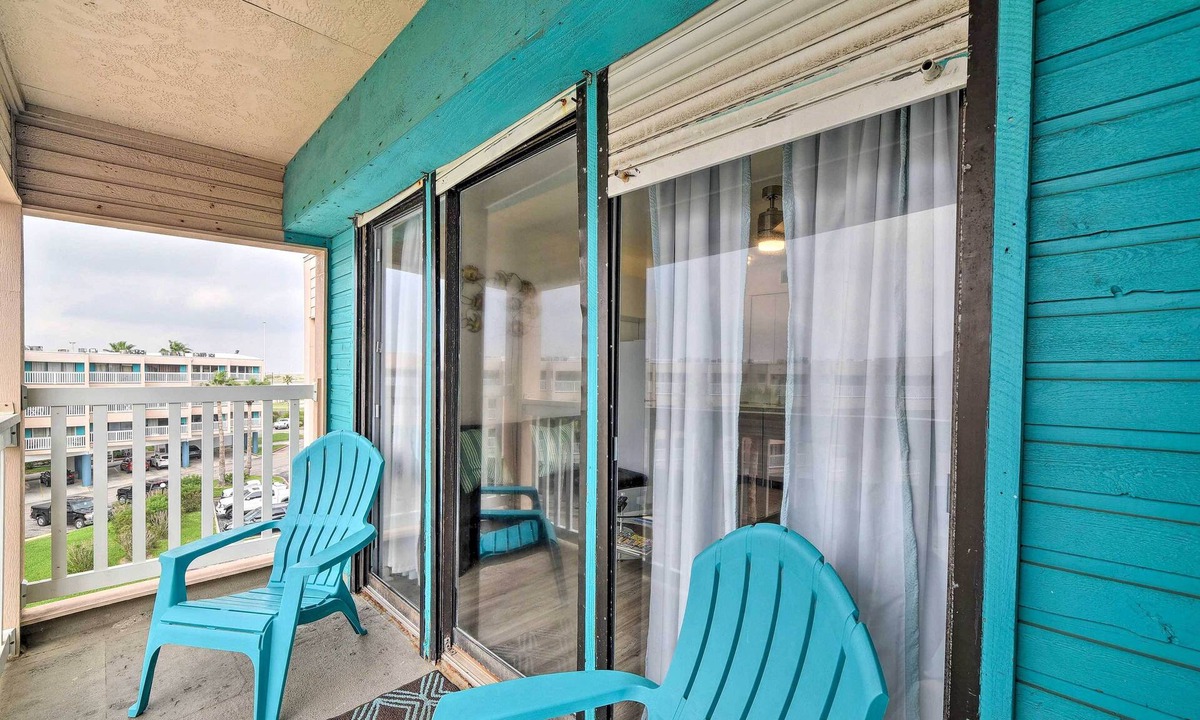 North Beach Condo | Sun-Soaked Texas Condo w/ North Beach Access!