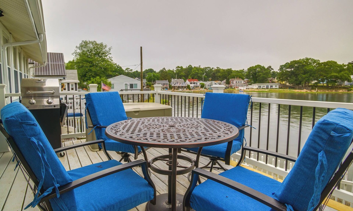 Wareham Center Cottage | Sun-Soaked Wareham Cottage w/River Access!