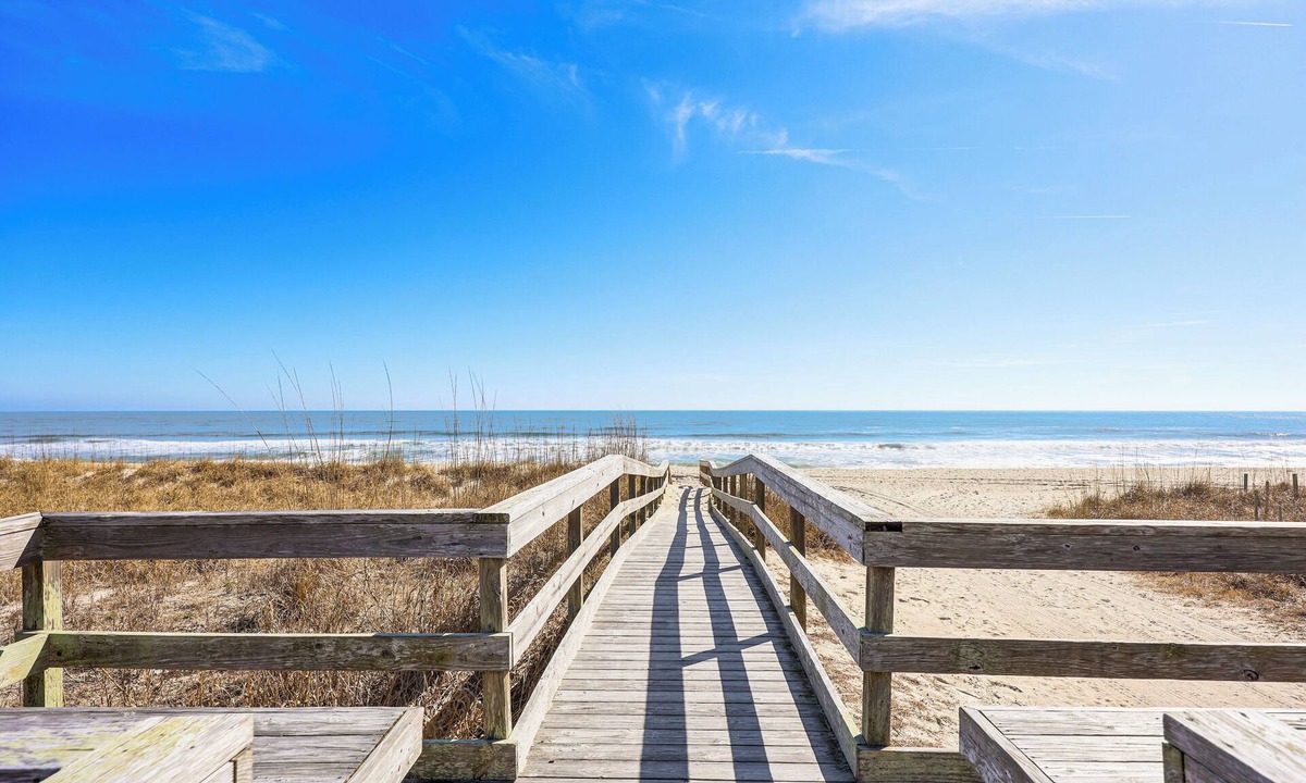 Wilmington Beach Apartment | Sun, Surf & Group Fun in Carolina Beach! Luxe Home