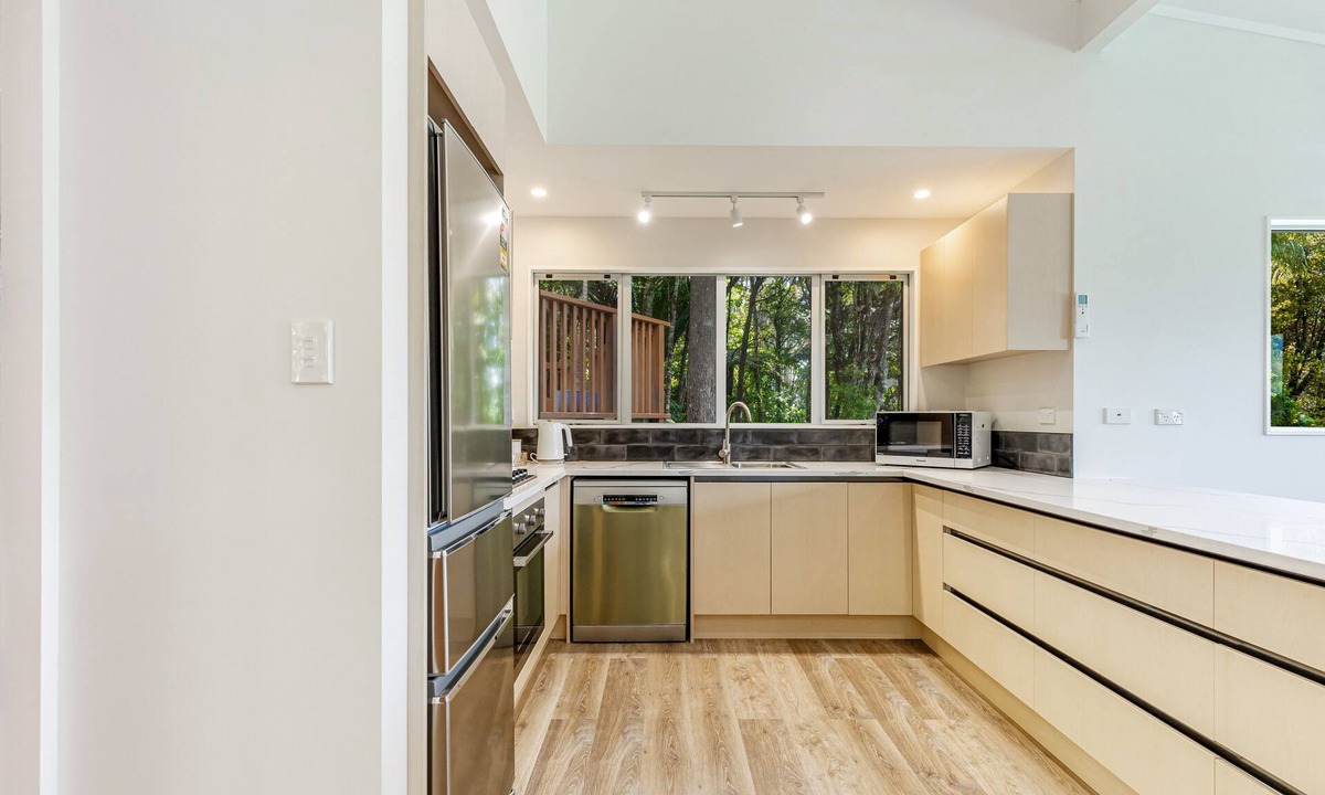 Bethells Beach House | Sun, Surf, Mountain Views & NZ Native Rainforest