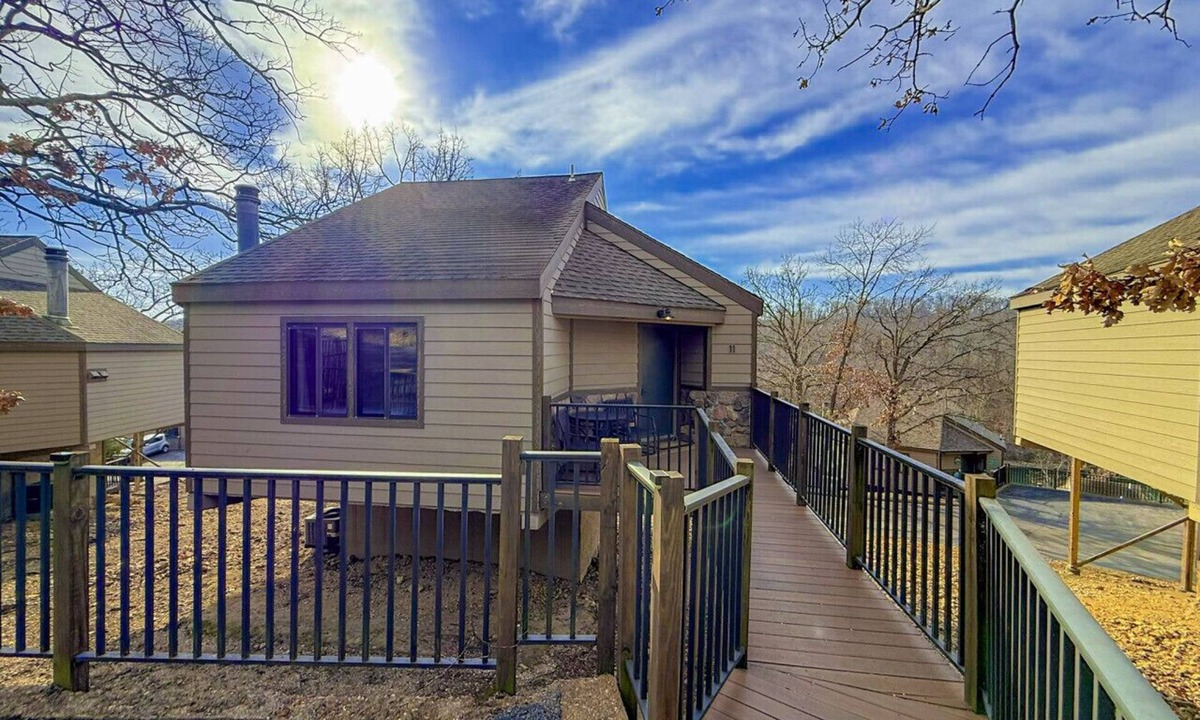 Osage Beach House | Sunbeam Shores 3BD/3BA/Pool/Firepit/Swim Dock-6PP