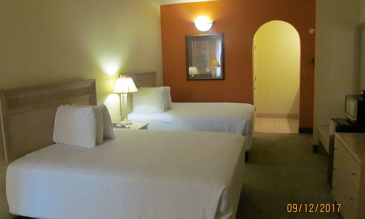 Zapata Hotel | Sunbridge Inn & Suites