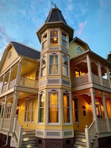 De Funiak Springs Hotel | Sunbright Inn