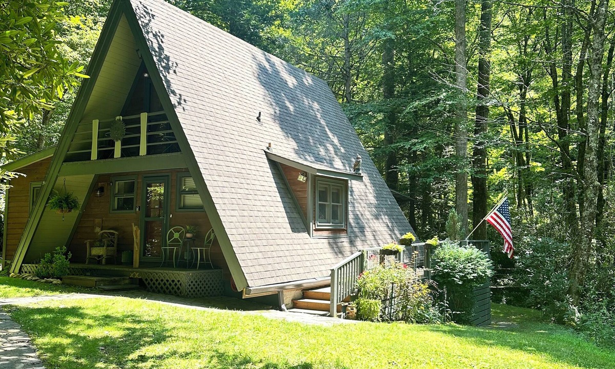 Boone Cabin | Sunburst Creekside Cabin