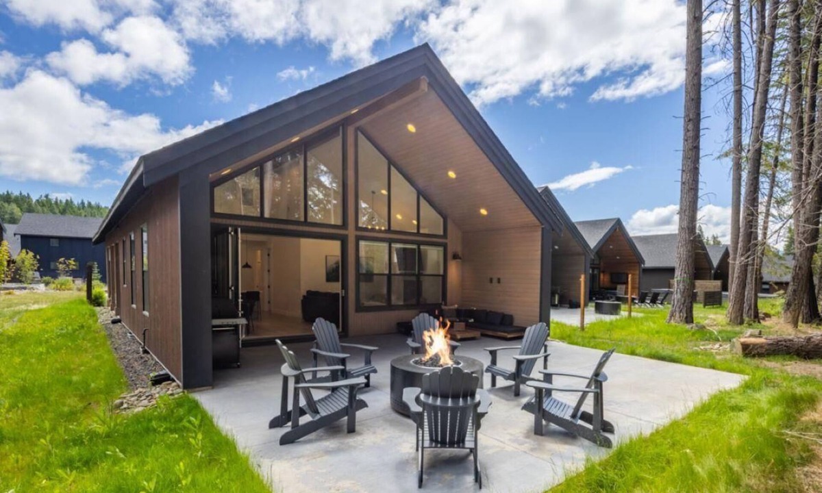 Roslyn House | Suncadia 2 Bdrm Cabin with Firepit Close to Nelson Farm