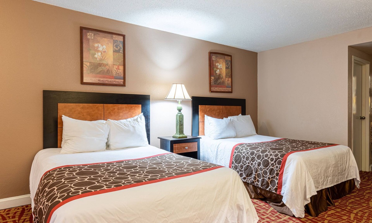 Northeast Virginia Beach Hotel | Sundial Inn