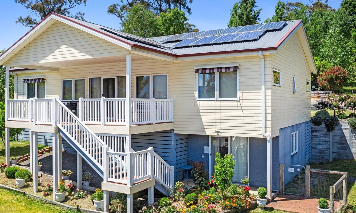 Marysville House | SUNDS VIEW- Spectacular mountain views