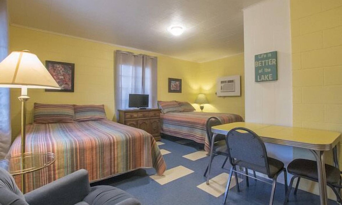 Kingsland Cabin | Sunfish Studio 1: Kingsland Pet Friendly with Pool!