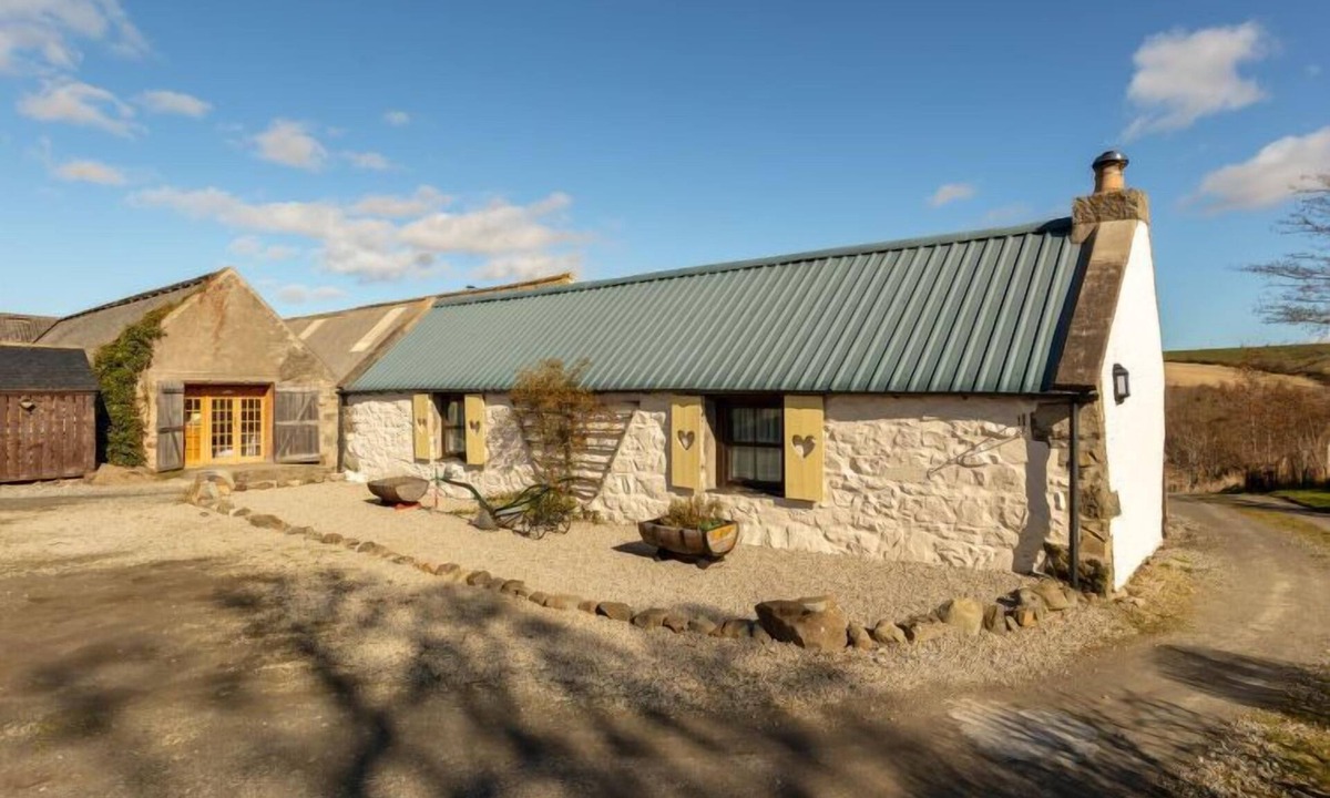 Aberchirder House | Sunflower Cottage by Interhome