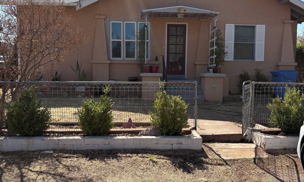 Bisbee House | Sunflower Cottage in beautiful Warren
