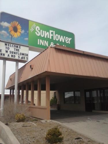 Garden City Hotel | Sunflower Inn & Suites - Garden City