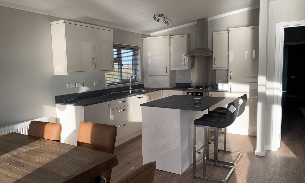 Boston Apartment | Sunflower Lodge - Lake View