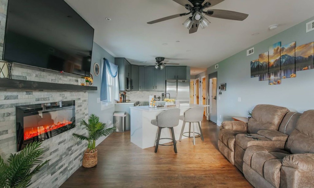 Fishersville Apartment | Sunflower Oasis: NEW Fishersville Oasis