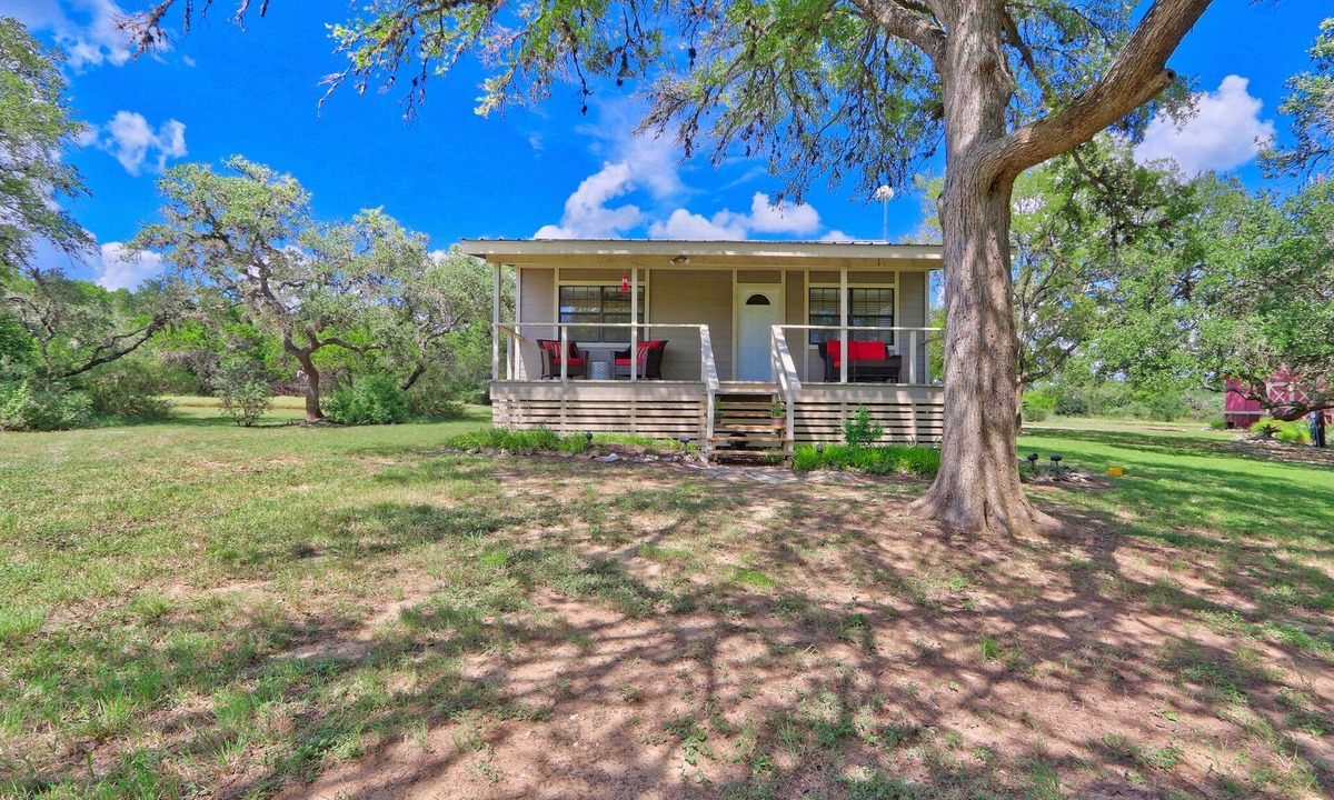 San Marcos Cottage | Sunflower Ridge Cottage - 2 Bedroom Sunny Retreat
