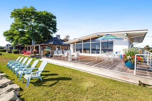 Clinton House | Sunlight Beach Shoreline