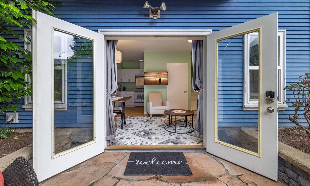 Stevens Cottage | Sunlit Cottage Capitol Hill