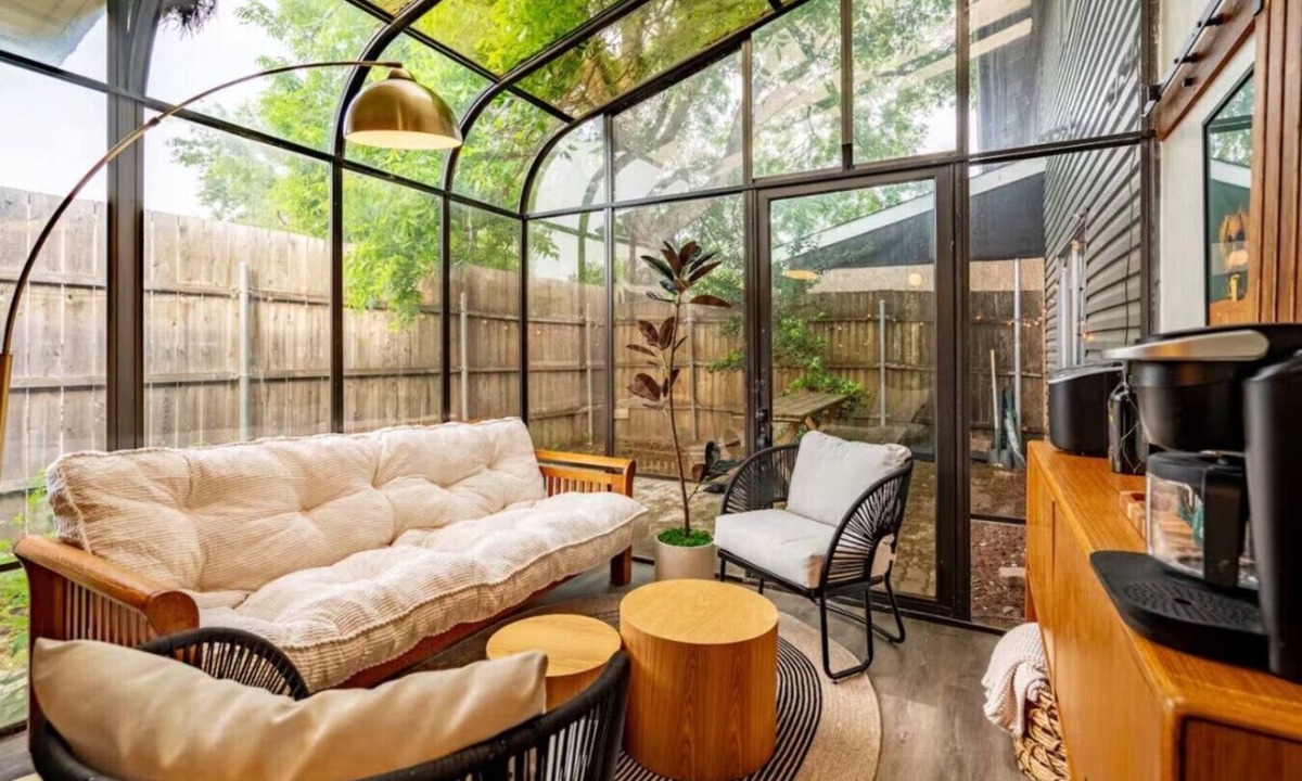 Garland Villa | Sunlit Designer Home with Sunroom