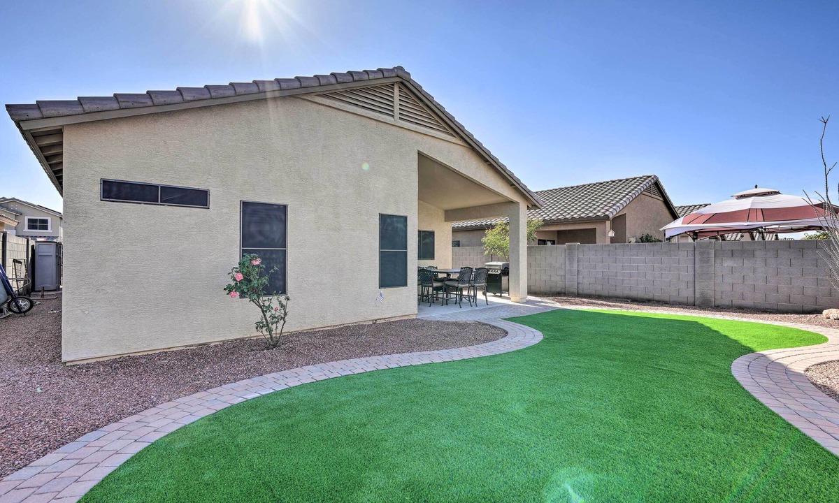 Peoria House | Sunlit Peoria Gem w/Yard: Hike, Golf & Explore!