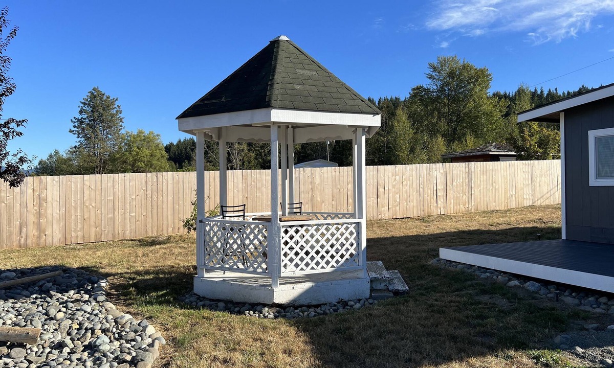 Sequim Cottage | Sunlit Sequim Cottage