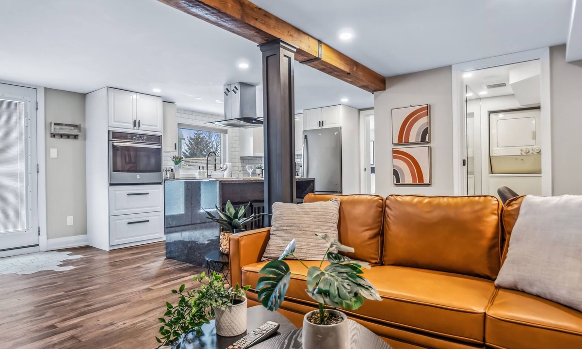Burlington Apartment | Sunlit Suite: 2 Queen Beds/1 Bath Apt: Mins to Train, Trails, Downtown & Golfing