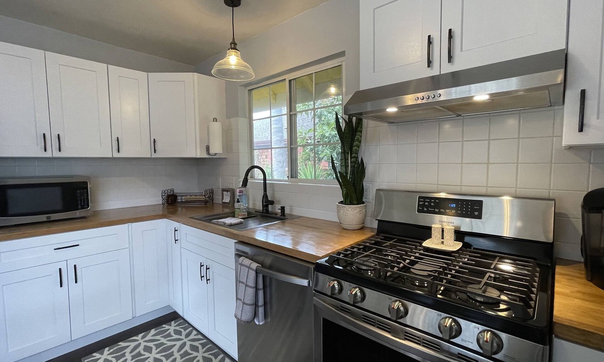 Beach Hill - Beach Flats House | Sunlit Surf Guest House - Downtown -2bd/1ba