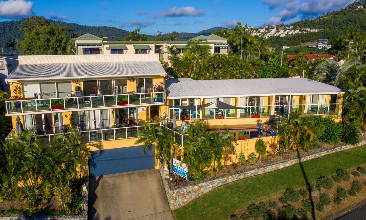 Airlie Beach Apartment | Sunlit Waters Studio Apartments