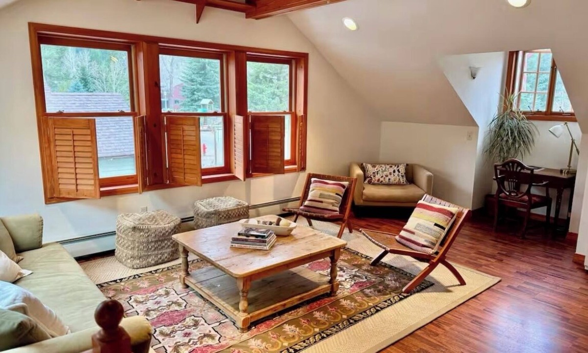 Redstone Apartment | Sunny 2-bedroom loft in charming Redstone awaits you