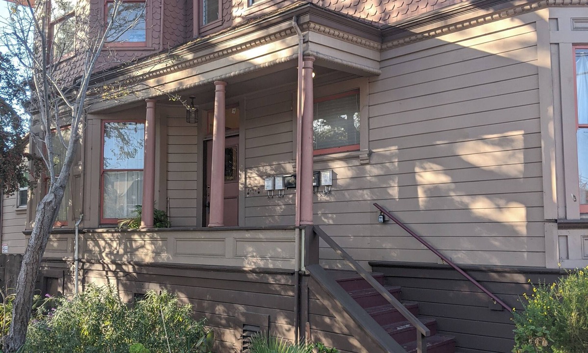 Upper Telegraph Apartment | Sunny 1BR in Gorgeous Berkeley Victorian
