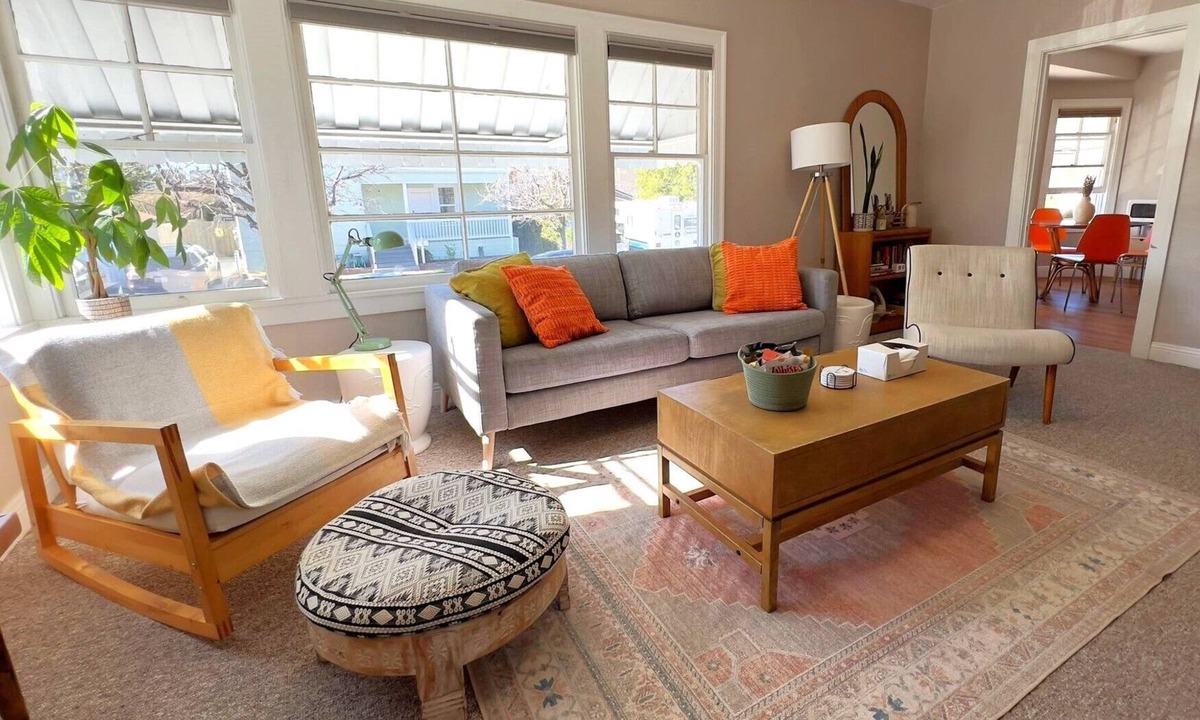 West Alameda Apartment | Sunny 2BD flat with private backyard