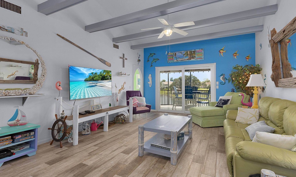 Biggar Condo | Sunny 2BR 2BA Getaway – Pond-View Condo on Golf Course, Close to Beach