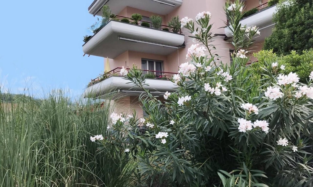 Caslano Apartment | Sunny 3.5 room holiday flat in Caslano